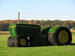 Tractor gemaakt van strobalen