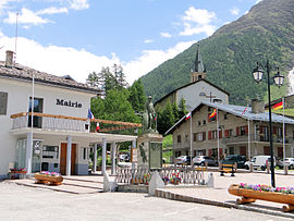 The town hall, war memorial and church in Bessans