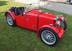 MG J2 Midget, built 1933 (front/right-side view).