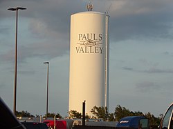 Water tower in Pauls Valley