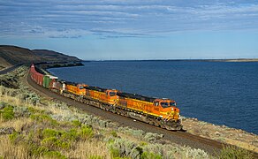 BNSF GE Dash-9 C44-9W Kennewick - Wishram WA