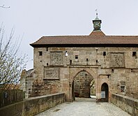 Burgtor mit vorgelagerter Brücke