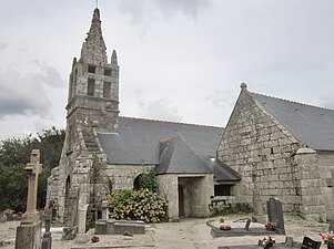 L'église Saint-Yon de Locuon : vue extérieure d'ensemble.