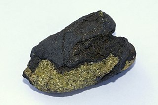 <span class="mw-page-title-main">Dunite</span> Ultramafic and ultrabasic rock from Earths mantle which is made of the mineral olivine