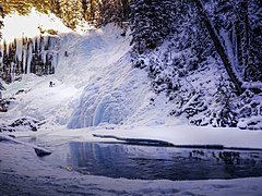 Escalade glaciaire dans le parc national Banff en décembre 2016.