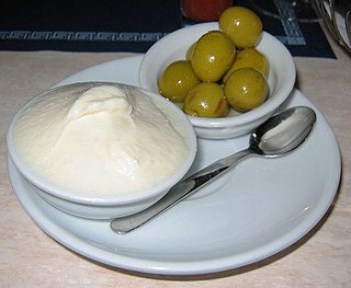 <span class="mw-page-title-main">Garlic sauce</span> Sauce with garlic as a main ingredient