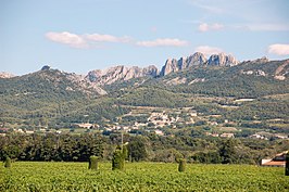 Uitzicht op de Dentelles en het wijngebied van Gigondas