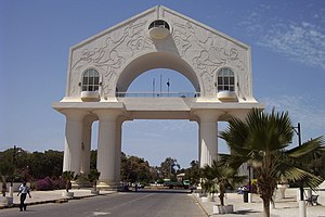 „Arch 22“, der Triumpfbogen in Banjul