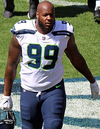 <span class="mw-page-title-main">Quinton Jefferson</span> American football player (born 1993)