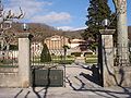 Portes du parc des anciens thermes municipaux.