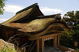 Chinesisches Tor, dahinter Kannon-Halle