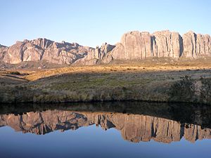 Pogled na granitne vrhove masiva Andringitre