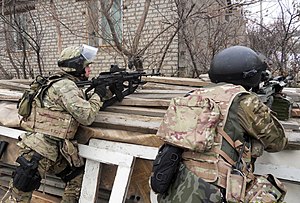 Сотрудники ЦСН ФСБ во время спецоперации в Махачкале, Республика Дагестан, 29 декабря 2010 года