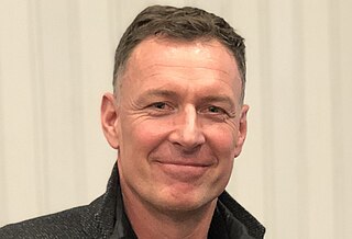 <span class="mw-page-title-main">Chris Sutton</span> English football player and manager (born 1973)