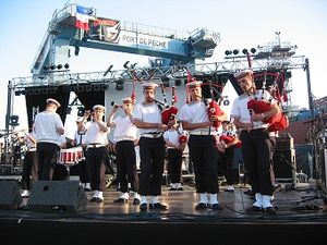 Bagad Lann Bihoue ag an Fhéile Idircheilteach Lorient