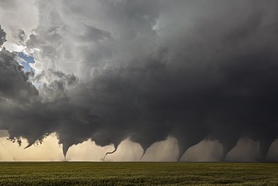 Wikimedia Commons se beeld van die jaar 2018: Saamstelling van agt foto's wat die ontstaan van 'n tornado noord van Minneola in die Amerikaanse deelstaat Kansas verduidelik, soos op 24 Mei 2016.