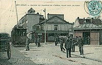 La place Paul-de-Kock et le tramway de la ligne de l'Opéra.