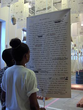 Facsimile van een originele pagina van de roman, tijdens een tentoonstelling in São Paulo