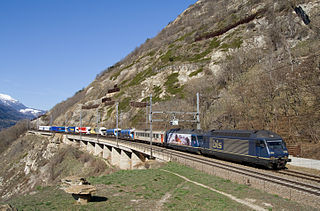 <span class="mw-page-title-main">Rolling highway</span> Process of shipping loaded trucks on railway cars