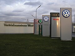 Centru de distribución del Grupu Volkswagen n'Alemaña, con SEAT a la fin.