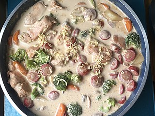 <span class="mw-page-title-main">Chicken pastel</span> Philippine creamy stew or pie