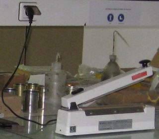 <span class="mw-page-title-main">Heat sealer</span> Machine for joining thermoplastic materials using heat