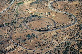 <span class="mw-page-title-main">Tehachapi Loop</span> Rail line spiral between the Central Valley and Mojave Desert