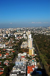 Anacaona Avenue in Santo Domingo. Mirador del Sur park