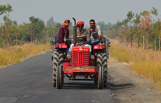 Mahindra tractor scene near Pali