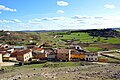 Suda rigardo al la domaro de Pajarón (Cuenca), el la monteto de la kastelo (2017).