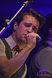 Brendon Urie, músico nacido el 12 de abril de 1987.