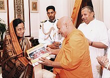 Rambhadracharya presenting the critical edition of Ramcharitmanas to Pratibha Patil