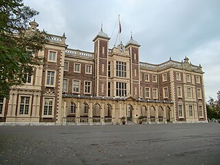 <span class="mw-page-title-main">Kneller Hall</span> Residential building in the London Borough of Richmond upon Thames, England