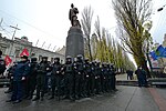Polisen skyddar Leninstatyn 24 november