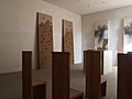 en: Non-confessional chapel and room for meditation with objects of modern art; de: Andachtsraum