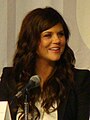 Tiffani Thiessen interpreta Elizabeth Burke