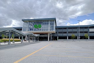 <span class="mw-page-title-main">Bloomington GO Station</span> Commuter rail terminus of the Richmond Hill line in the Greater Toronto Area