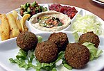 Sajian restoran di Yerusalem meliputi falafel, hummus dan salad Israel