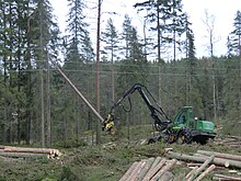 John Deere harvester in Sweden JohnD1470.jpg