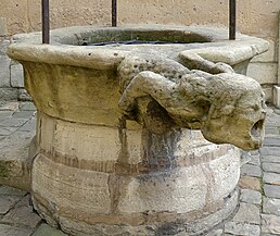 La gargouille en forme d'« homme sauvage », évoquant François Sauvage, contrôleur de l'argenterie de Charles VIII, du manoir près d'Amboise duquel l'ensemble provient, début XVIe siècle.