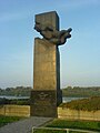 Monumento a los defensores de Belgrado de la Real Fuerza Aérea Yugoslavo, situado en Novi Beograd