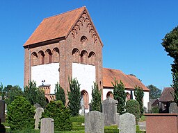 Norra Skrävlinge kyrka i september 2005