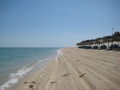 Пляж Внутрішнього катарського моря на південному сході