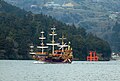 Bateau de croisière et Hakone-jinja sur le lac Ashi.