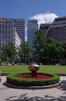 Le centre d'affaires de Canary Wharf, à Londres. (définition réelle 2 312 × 3 508)