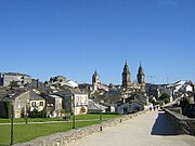 Muralla e a catedral de Lugo.