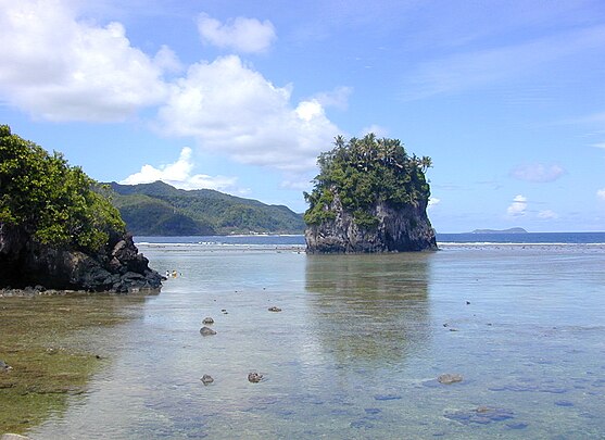 Futi Rock (kleiz) ha Fatu Rock (dehoù) war aod Tutuila e toull porzh Pago Pago