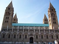 Cathédrale Saint-Pierre-et-Saint-Paul de Pécs, Hongrie , d'architectes italiens au modèle allemand, et diverses reconstructions.