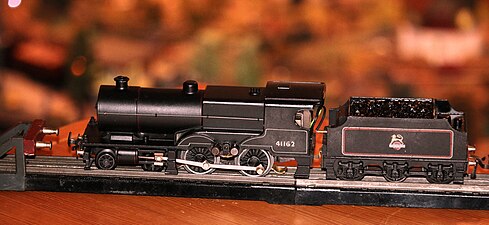 Modell einer Dampflokomotive mit Schlepptender