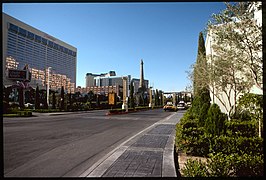 Las Vegas. Flamingo Hotel e Paris Hotel sulla Las Vegas Strip.jpg